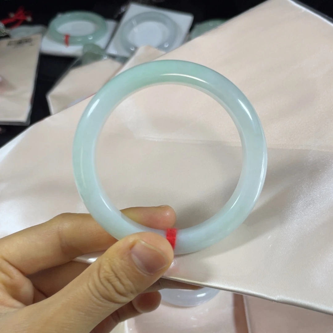 未镶嵌手镯翡翠天然翡翠手镯