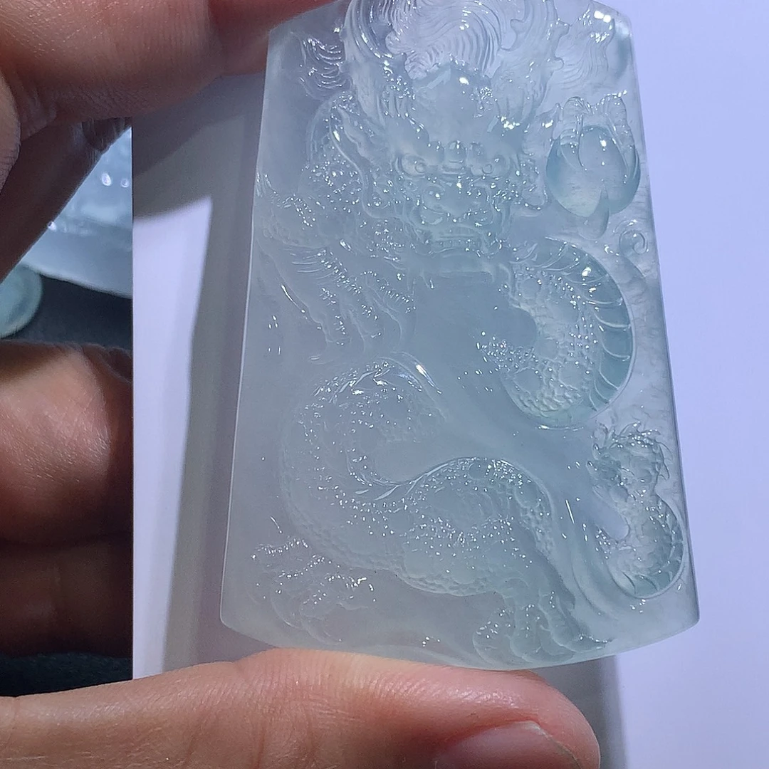 翡翠未镶嵌挂件龙