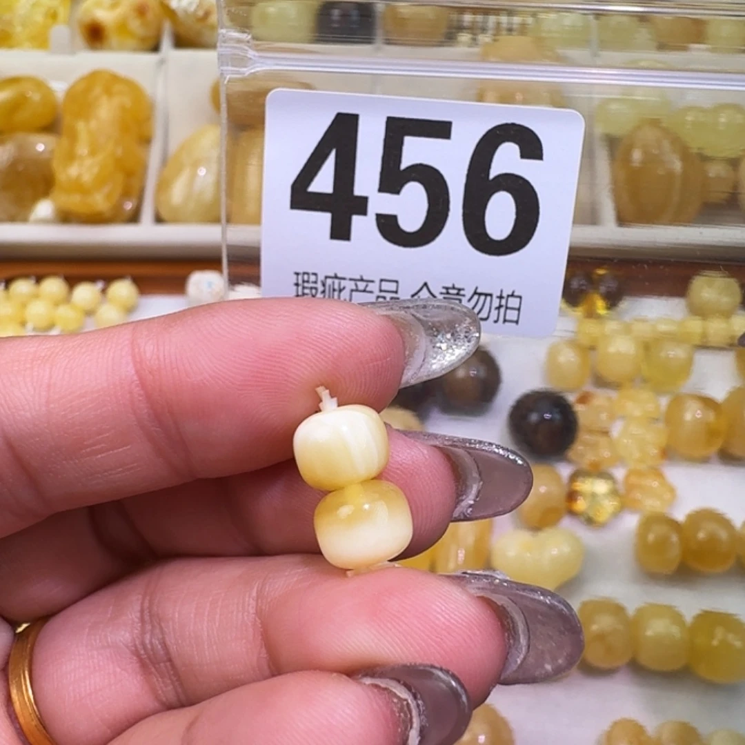 琥珀未镶嵌裸石8.3×7.9