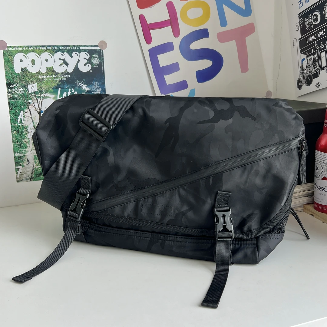 外贸黑色迷彩邮差包=