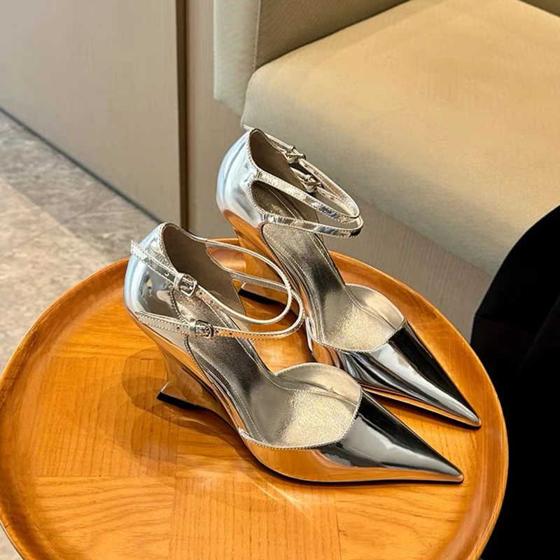 新款红色坡跟尖头高跟鞋女小众设计感一字带性感中空凉鞋浅口单鞋