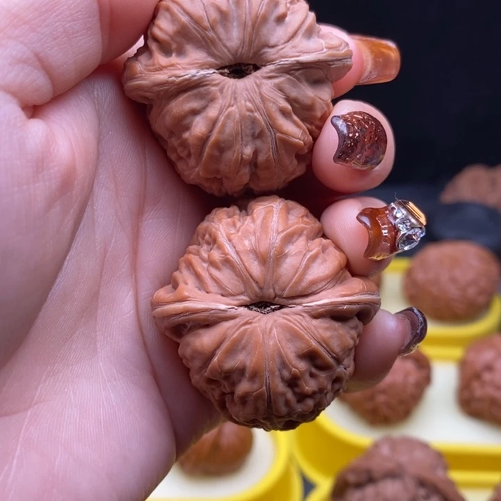 ****开文玩核桃把件元宝