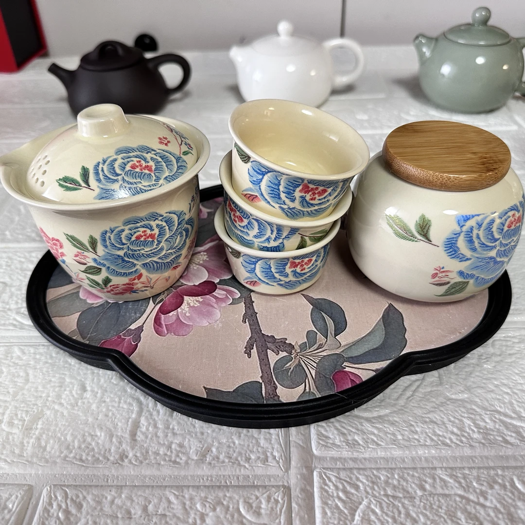 手绘小蓝花图案手抓壶带三杯一盘一罐