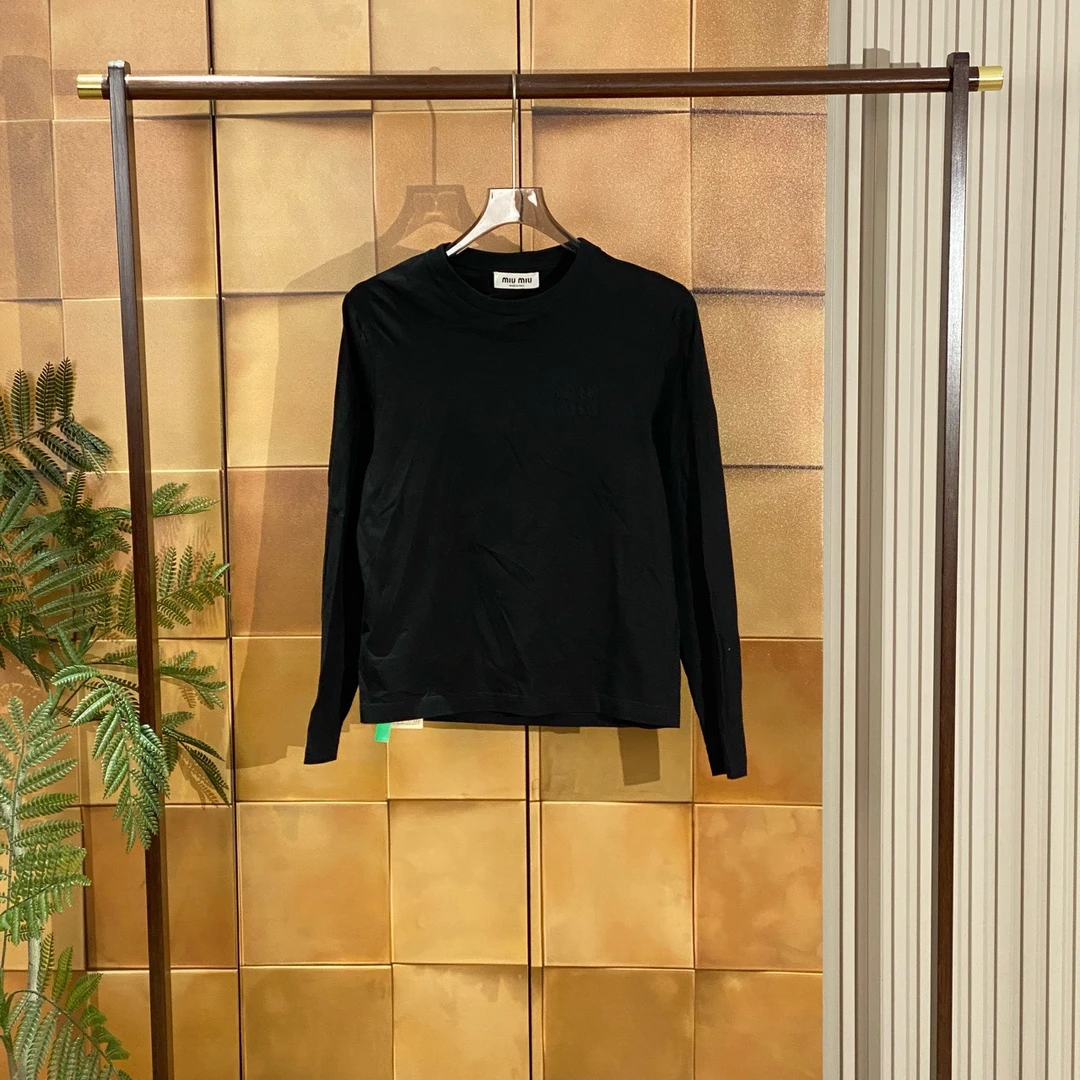 Miu Miu 24ss新款黑色贴布字母logo长袖/xs码/99新/27269