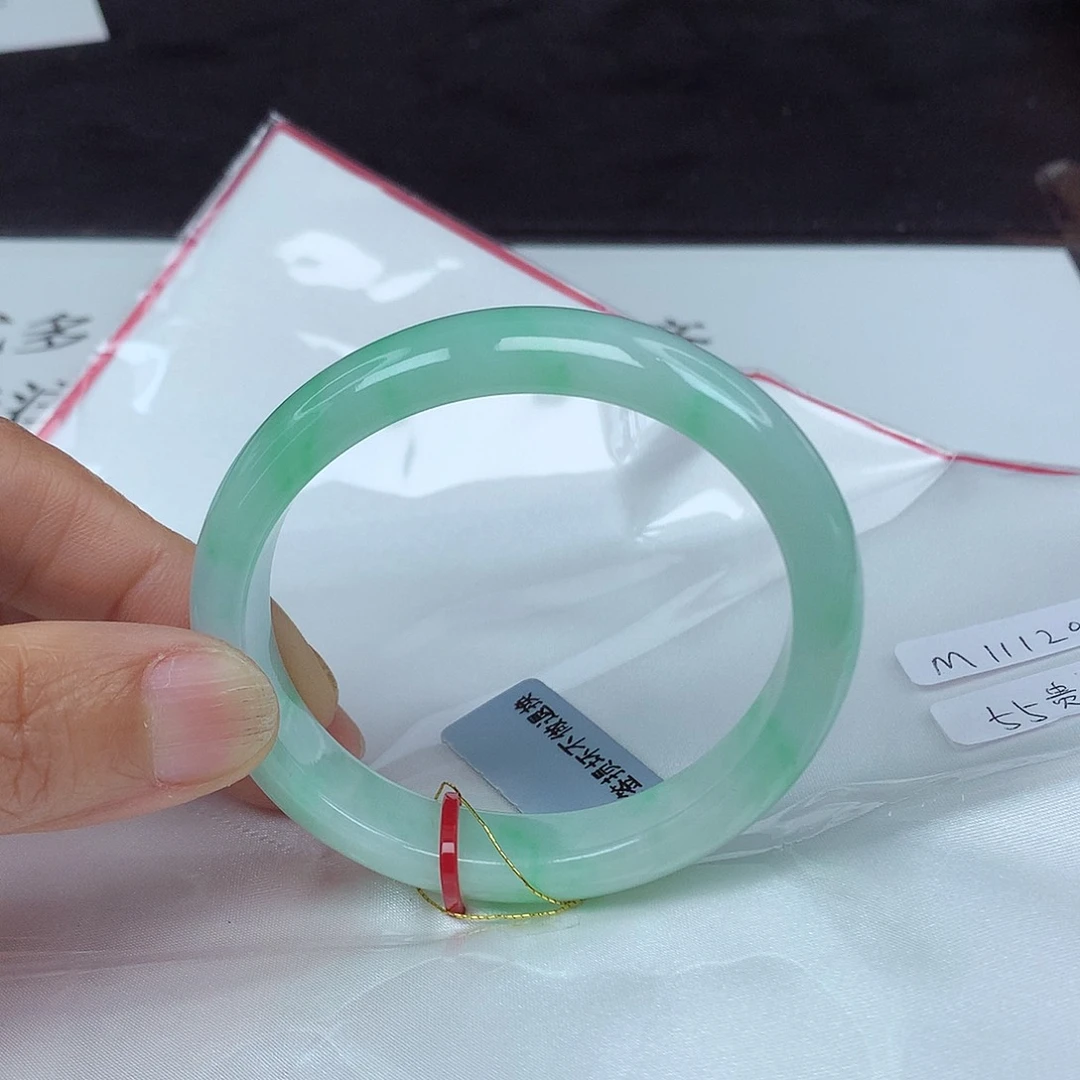 翡翠手镯未镶嵌55贵1200