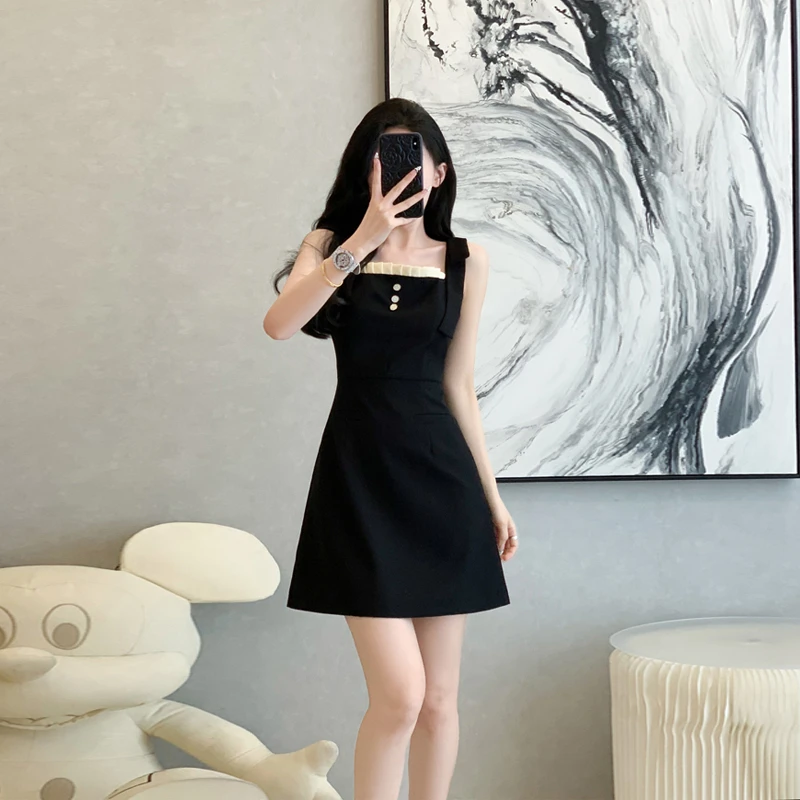 新款气质吊带时尚法式显瘦夏季露肩法式短款连衣裙小众韩系赫本风