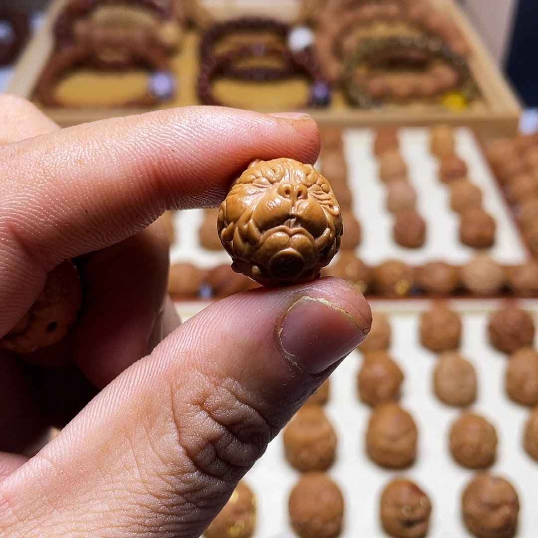 轩***殇猴头核桃吊坠18左右猴头核桃狗王