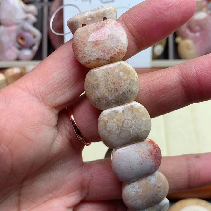 硅化珊瑚（珊瑚玉）颈饰未镶嵌