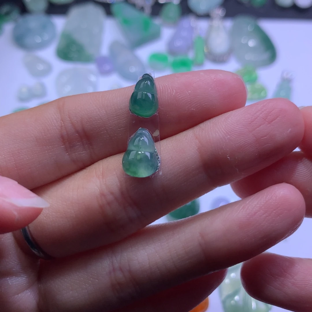 翡翠未镶嵌颈饰葫芦