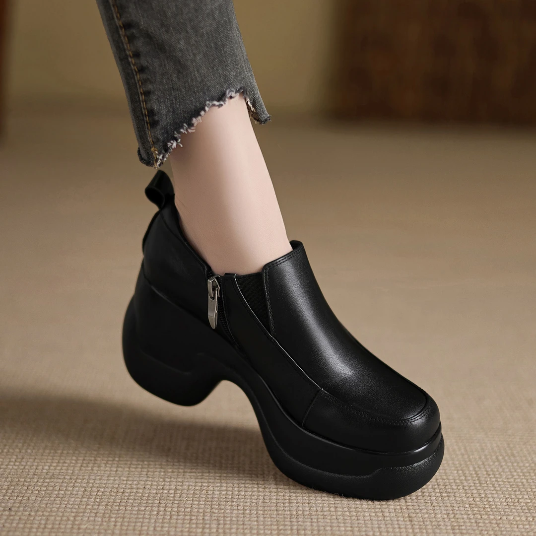 修悦~9cm小个子久穿不累脚厚底坡跟鞋黑色小皮鞋增高气质通勤单鞋