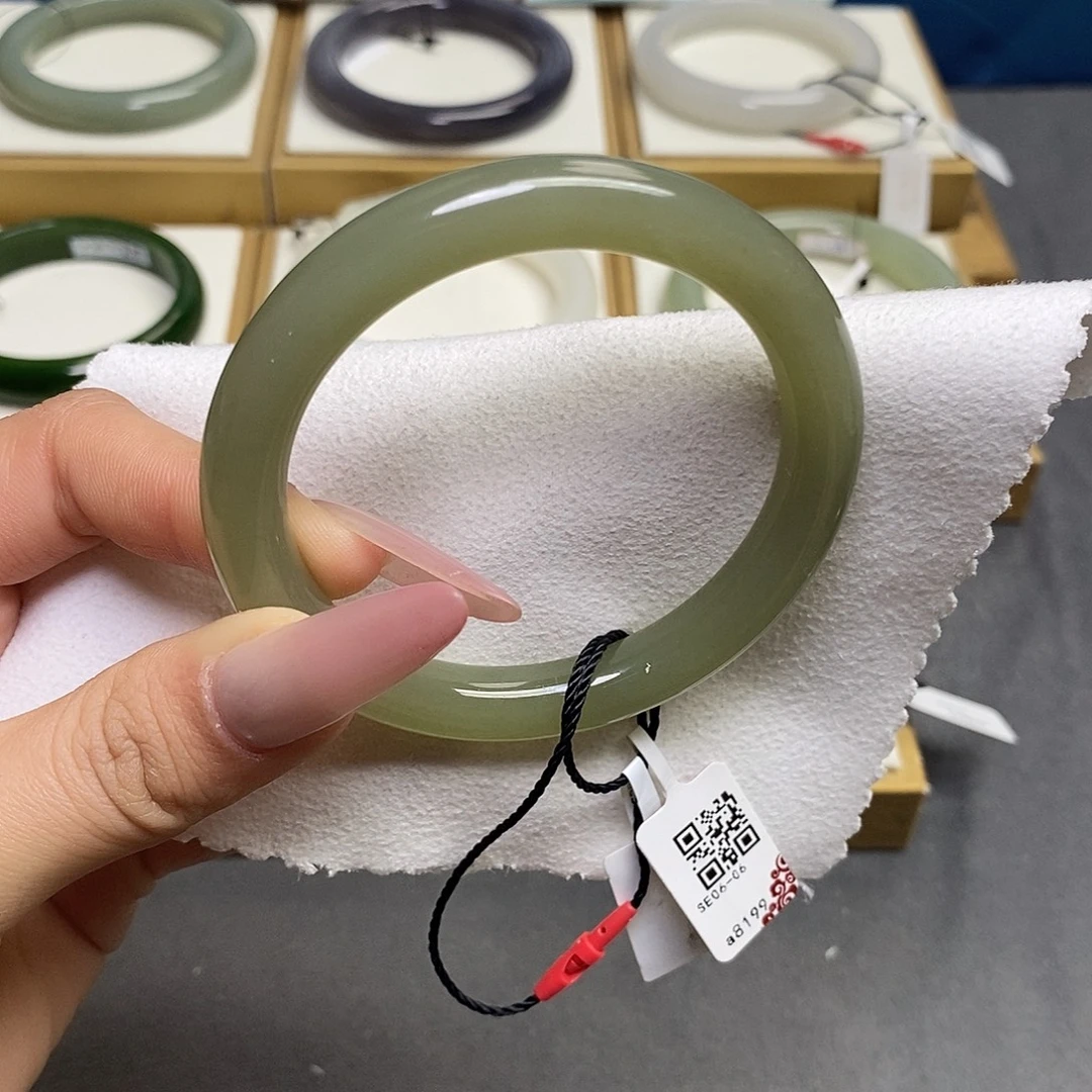 和田玉（糖玉）未镶嵌手镯