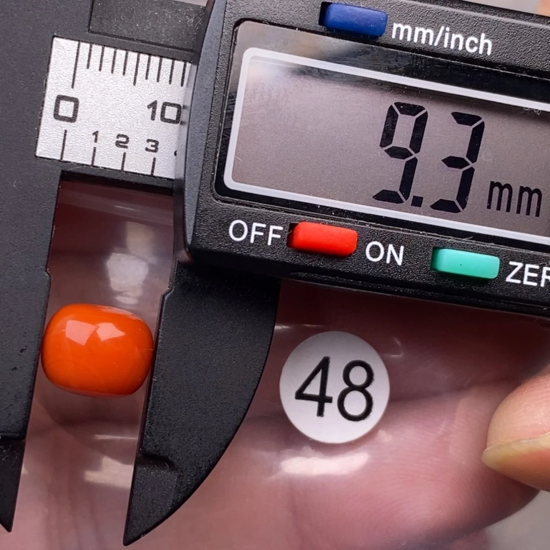 南红玛瑙未镶嵌配饰有瑕疵