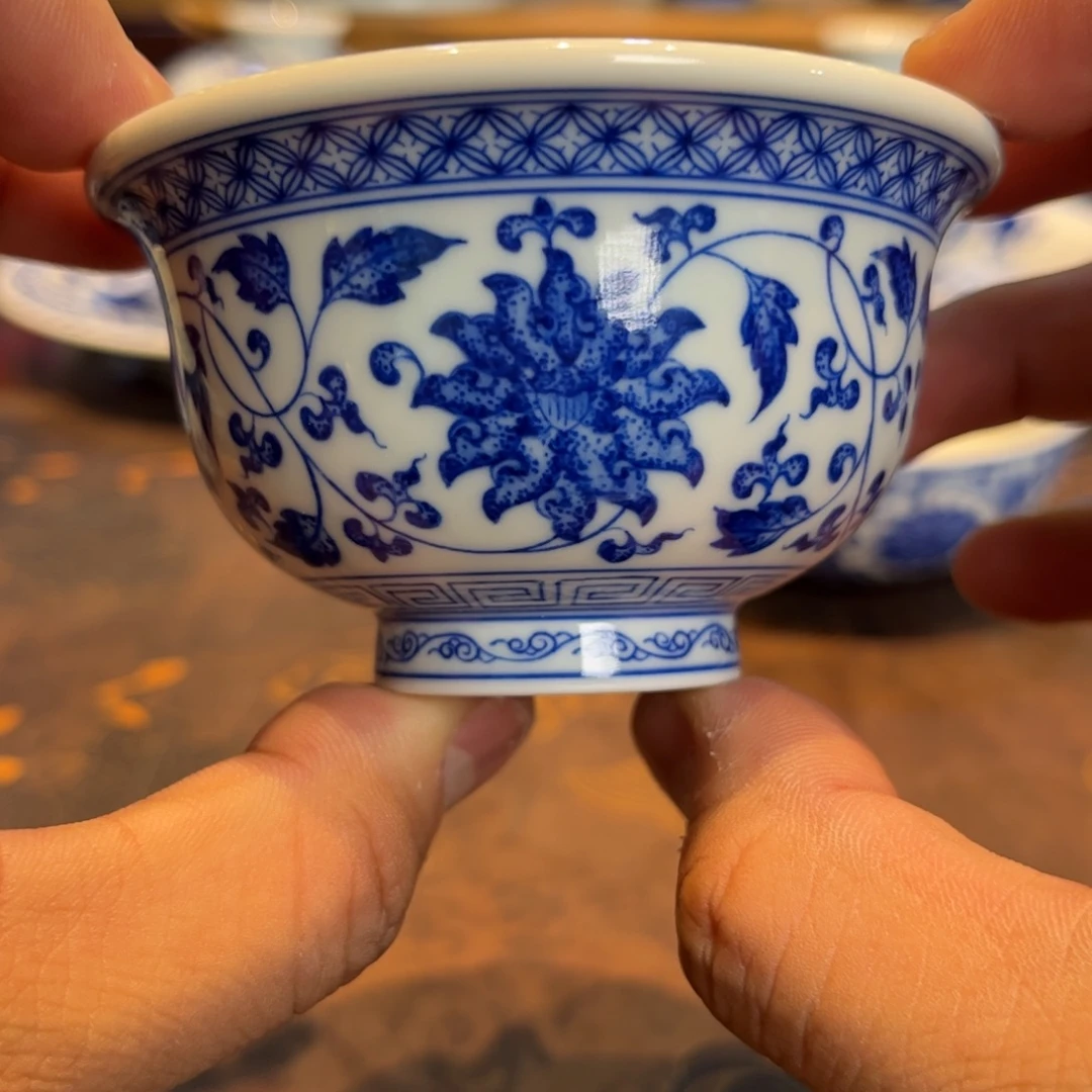 青花缠枝莲小压手