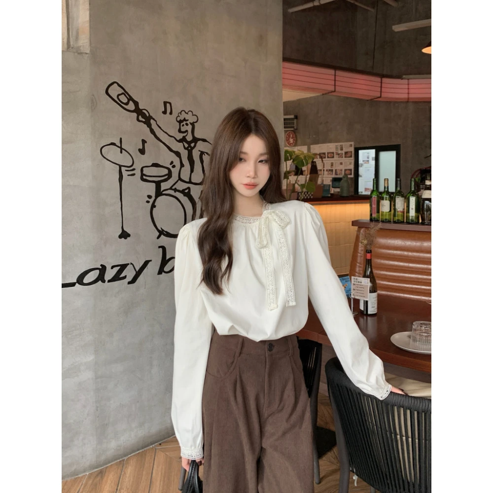 2025秋季新款法式高级气质设计感蕾丝拼接系带圆领长袖衬衫上衣女
