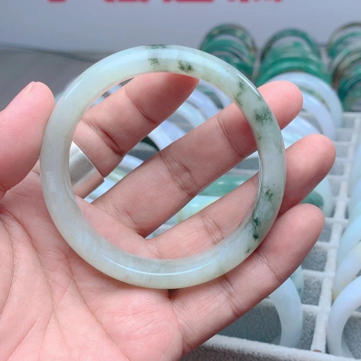 L***0独山玉未镶嵌手镯61