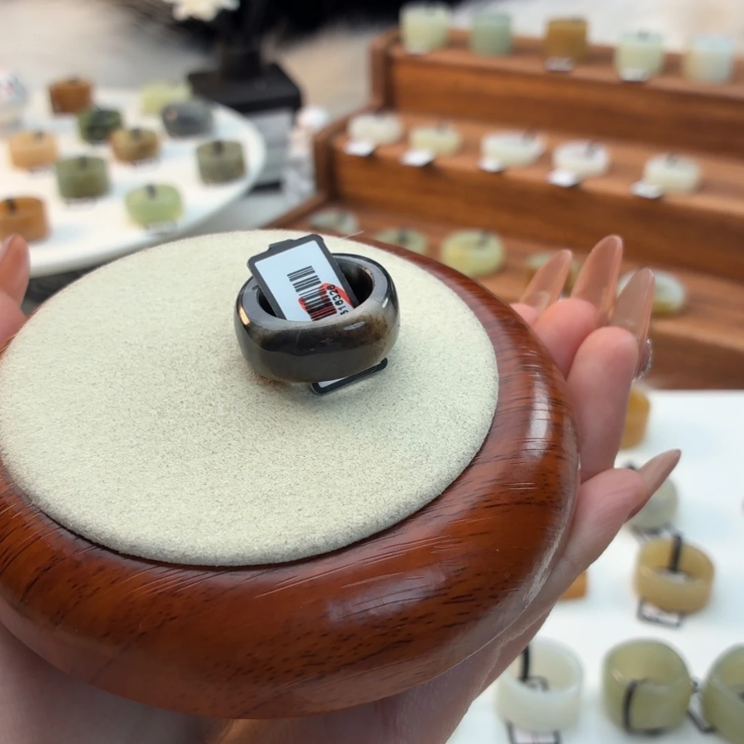 和田玉未镶嵌戒指妖花方圆17.4mmj101