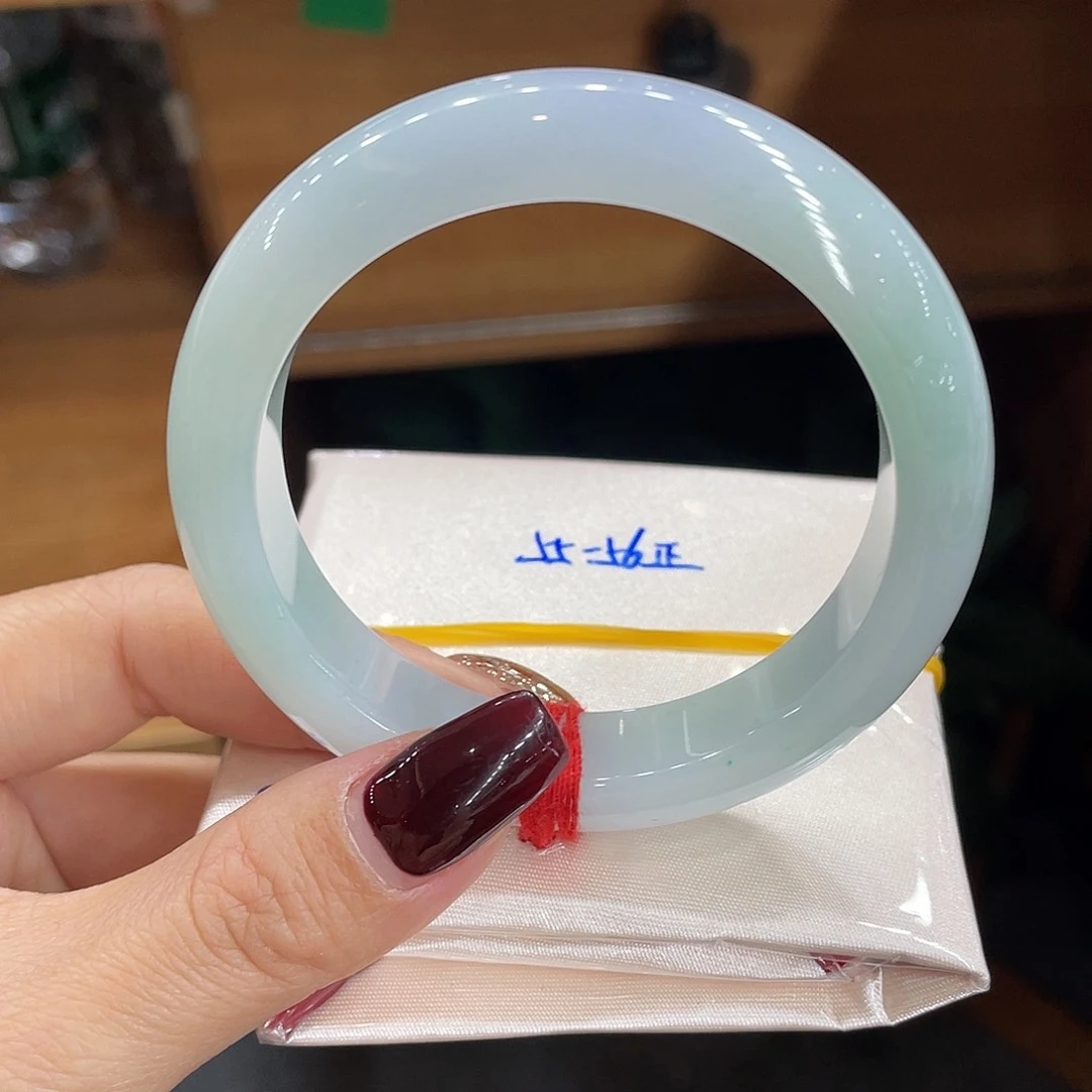 翡翠手镯未镶嵌缅甸翡翠