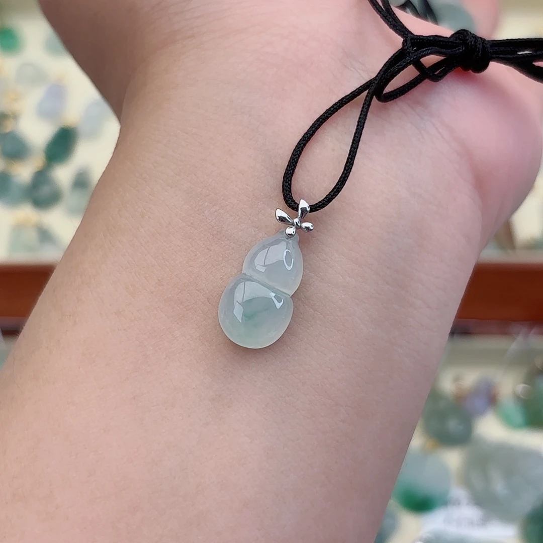 翡翠18K金镶嵌颈饰不****子葫芦