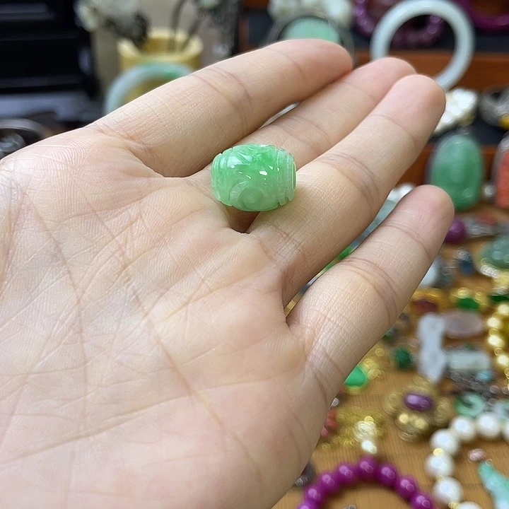 散珠翡翠精美雕刻物件物件