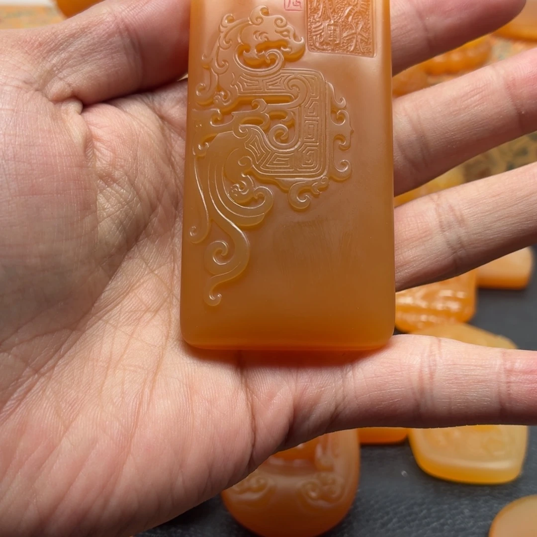 石英质玉（黄龙玉）未镶嵌颈饰