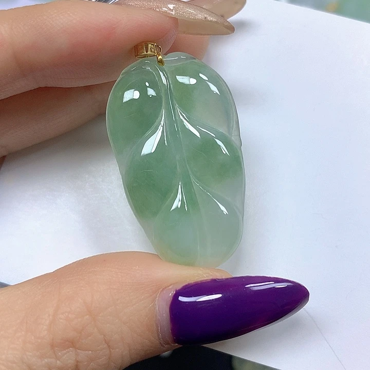 翡翠18K金镶嵌颈饰挂件