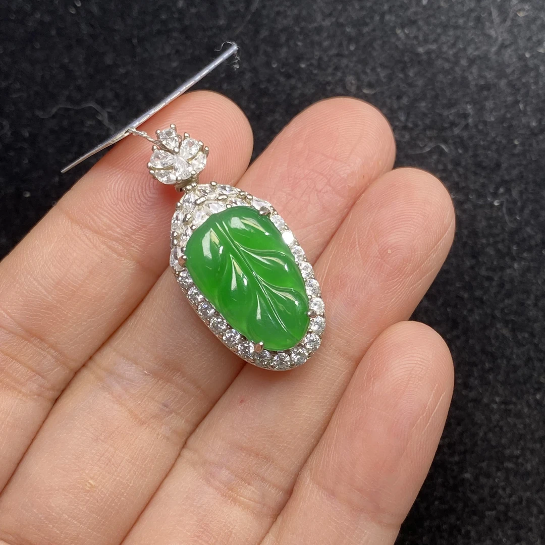 危料专卖天然翡翠叶子吊坠