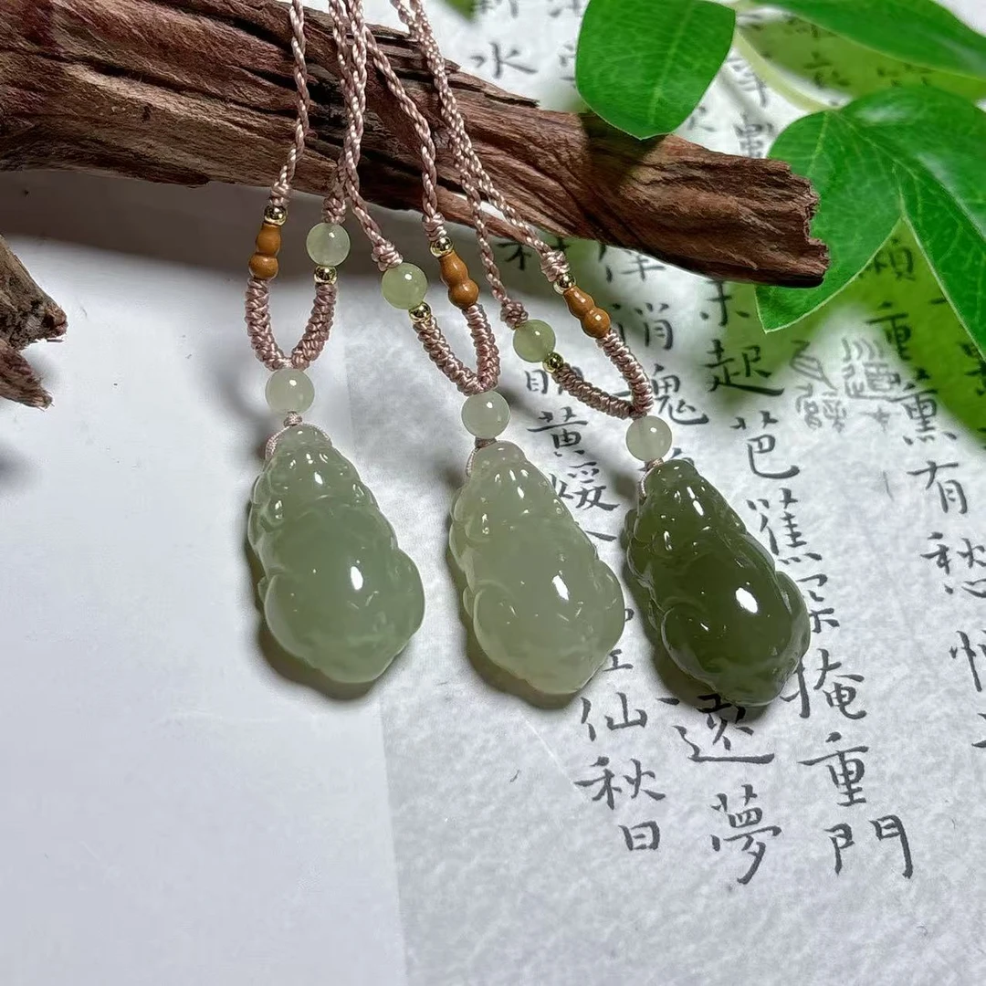 《铁头老猪》LW054天然和田玉貔貅吊坠约16*11*27mm多样性发其一