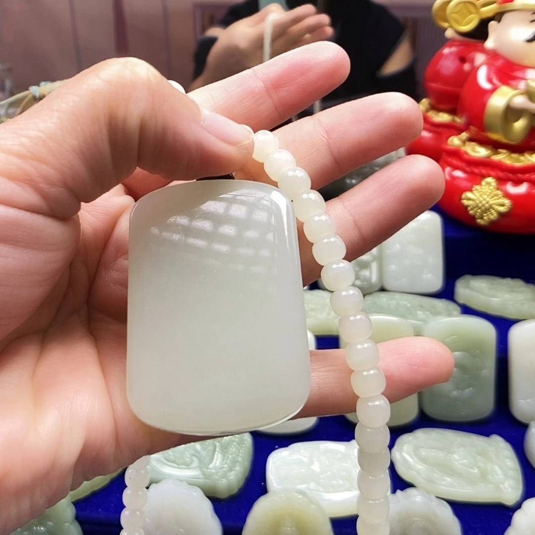 0***°和田玉未镶嵌颈饰