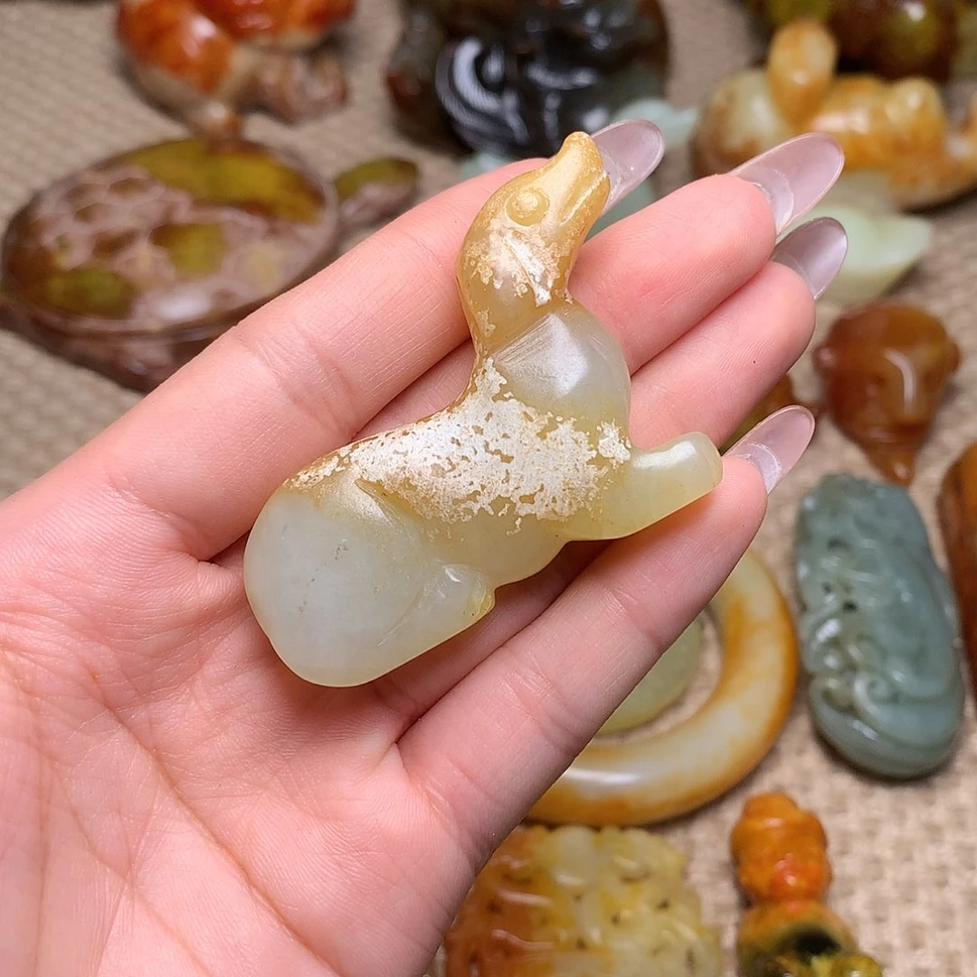 蛇纹石玉未镶嵌颈饰