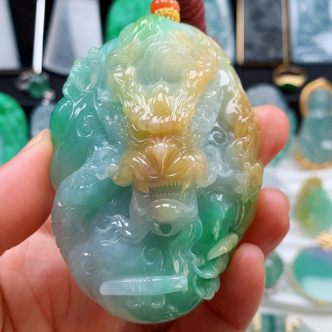 翡翠颈饰未镶嵌龙