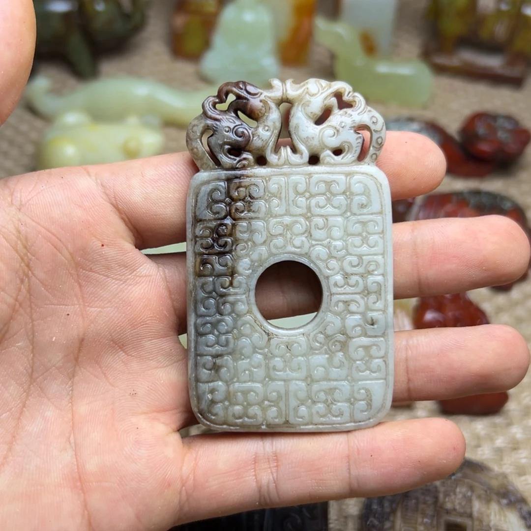 未镶嵌蛇纹石玉颈饰