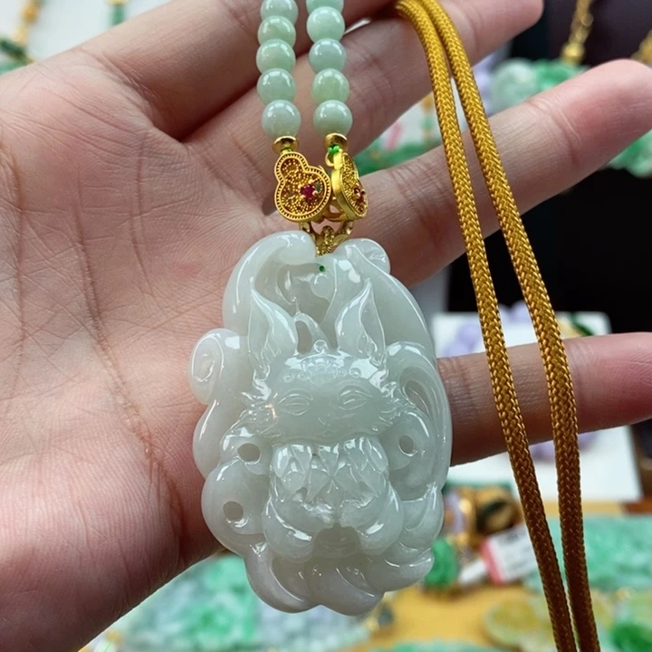 翡翠颈饰未镶嵌翡翠吊坠