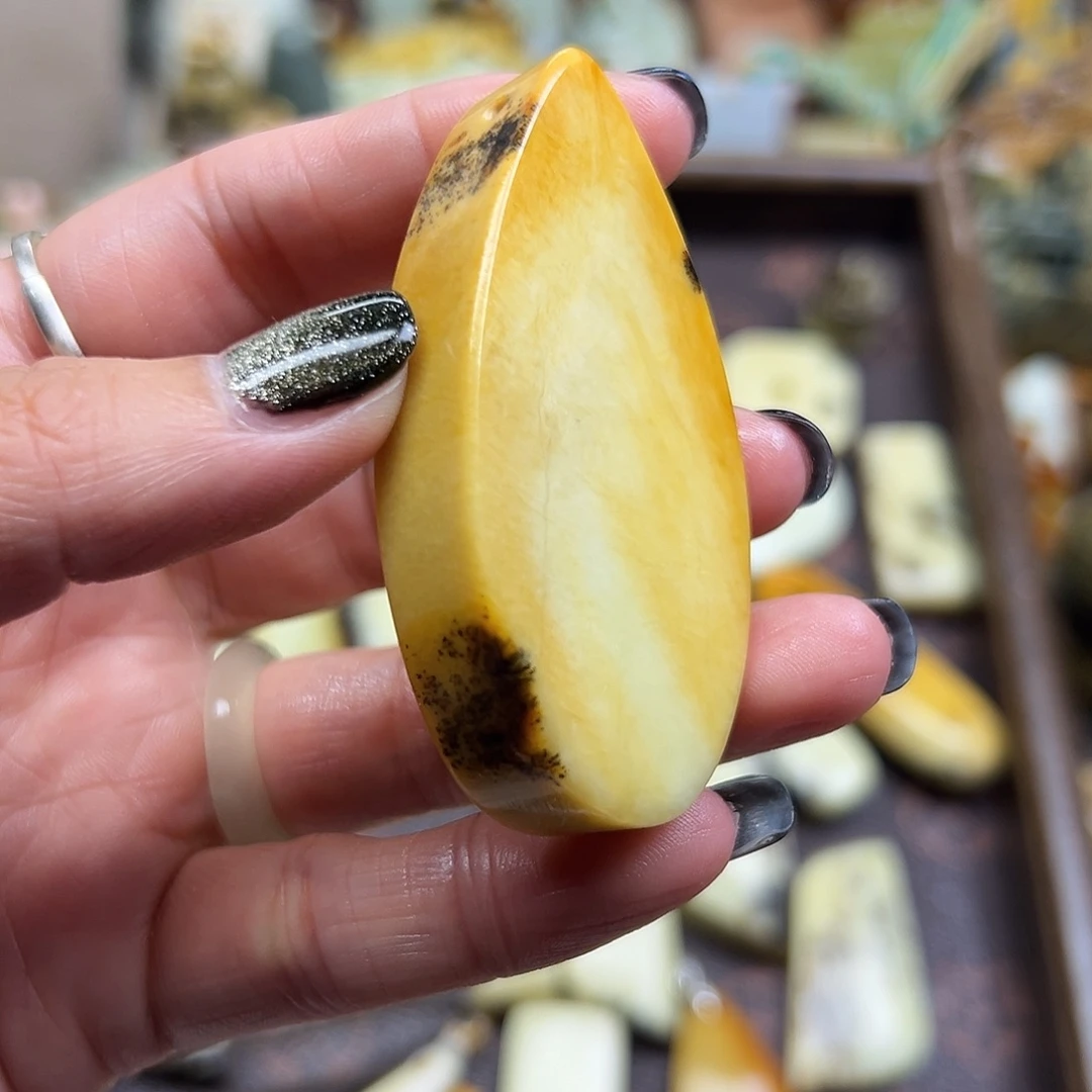 未镶嵌岫玉颈饰辽阳料大水滴