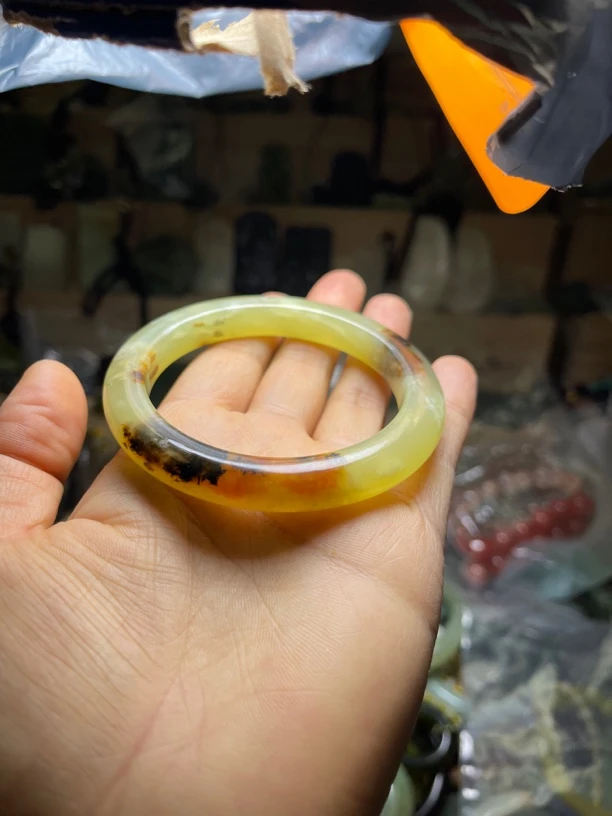 天然玉石俏色高货稀少红色水cao57-58口径能戴透宽版女款百搭通透