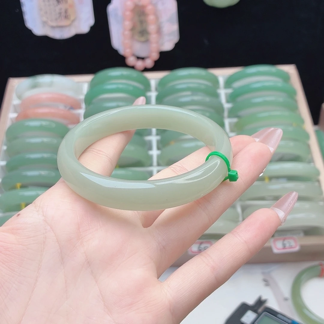 石英质玉未镶嵌手镯60