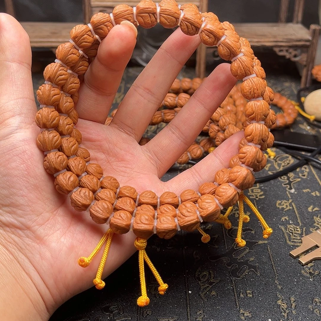 吊坠桃核玉龙手持