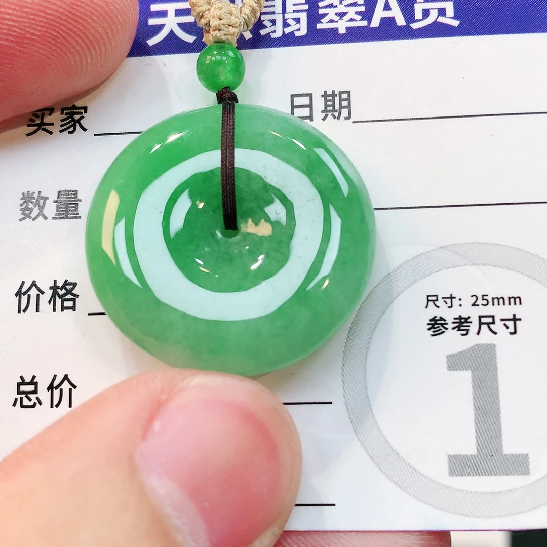 翡翠未镶嵌颈饰缅甸