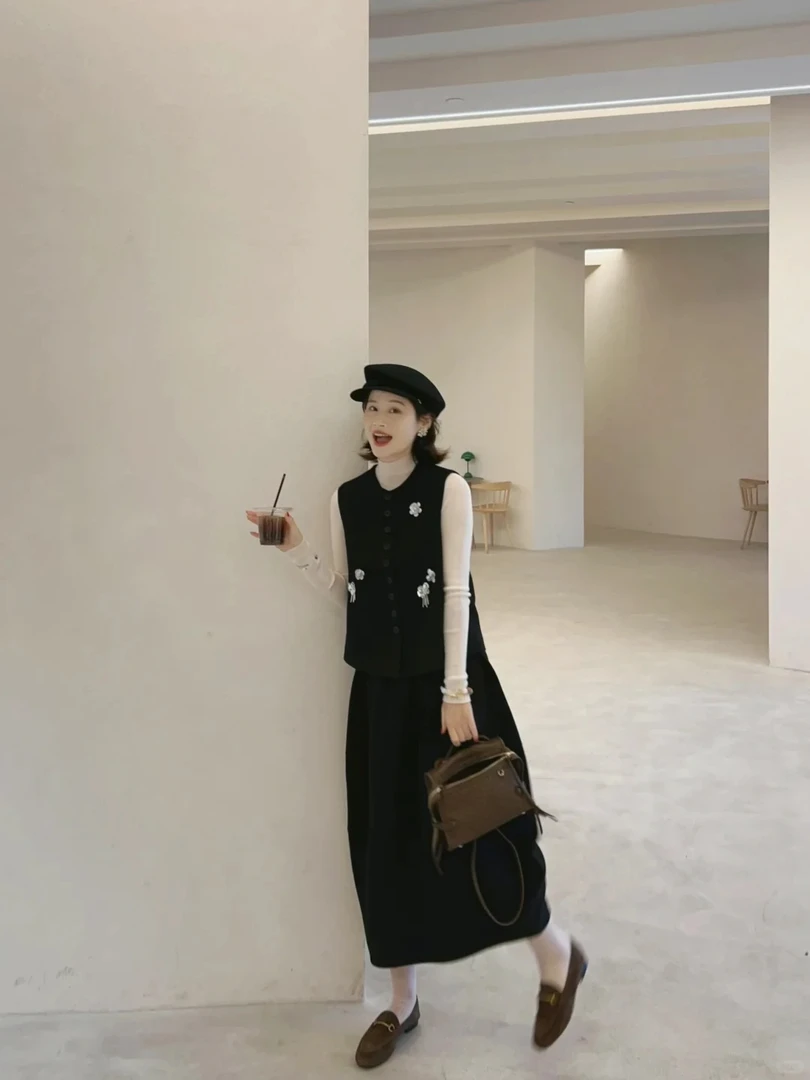 2025秋季搭配一整套女韩系小香风黑色马甲打底衫花苞半身裙三件套