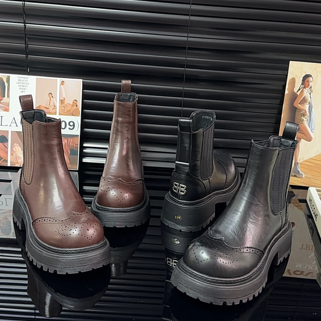 新款时尚潮流圆头中跟英伦风马丁靴秋季加绒烟筒靴复古