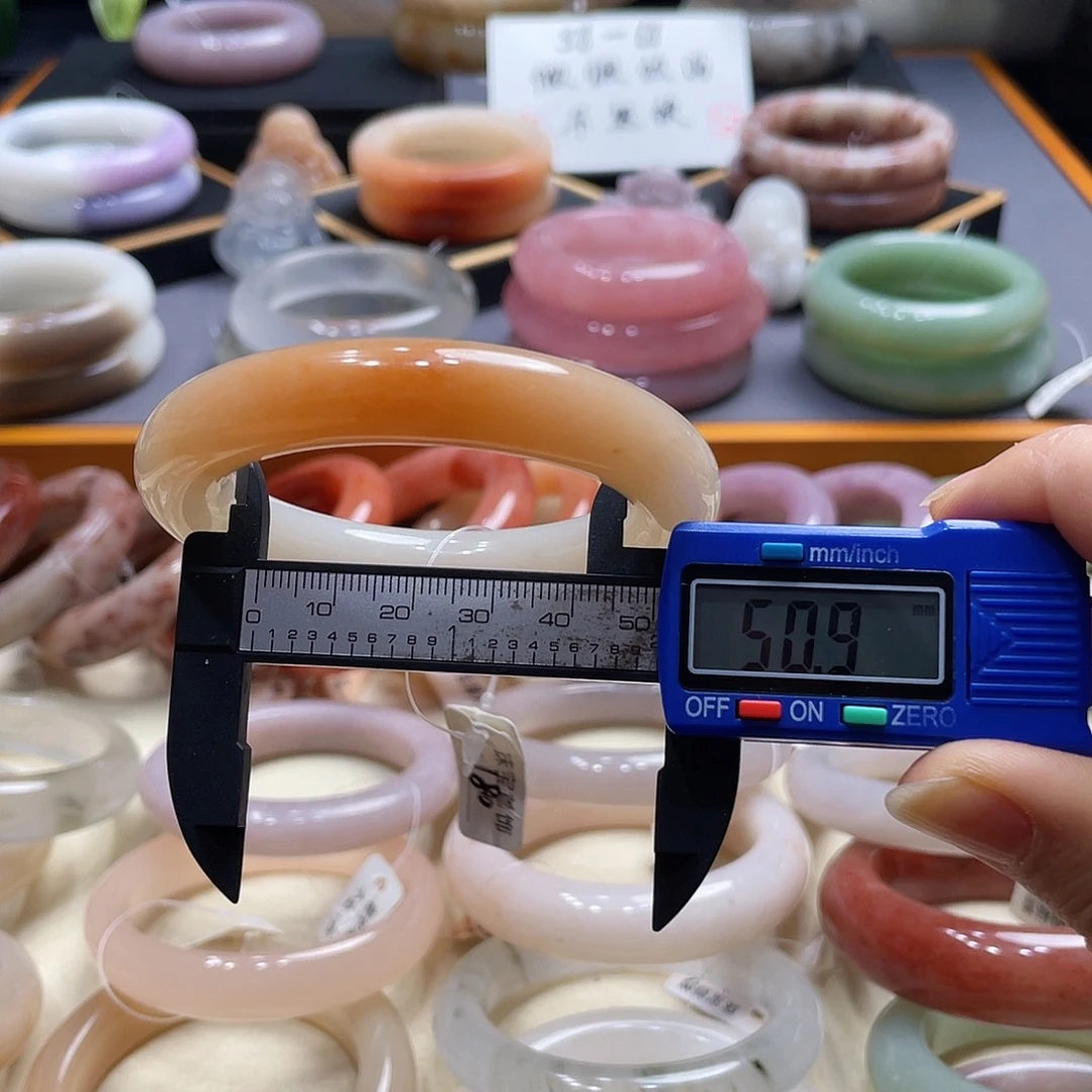 未镶嵌手镯石英岩玉