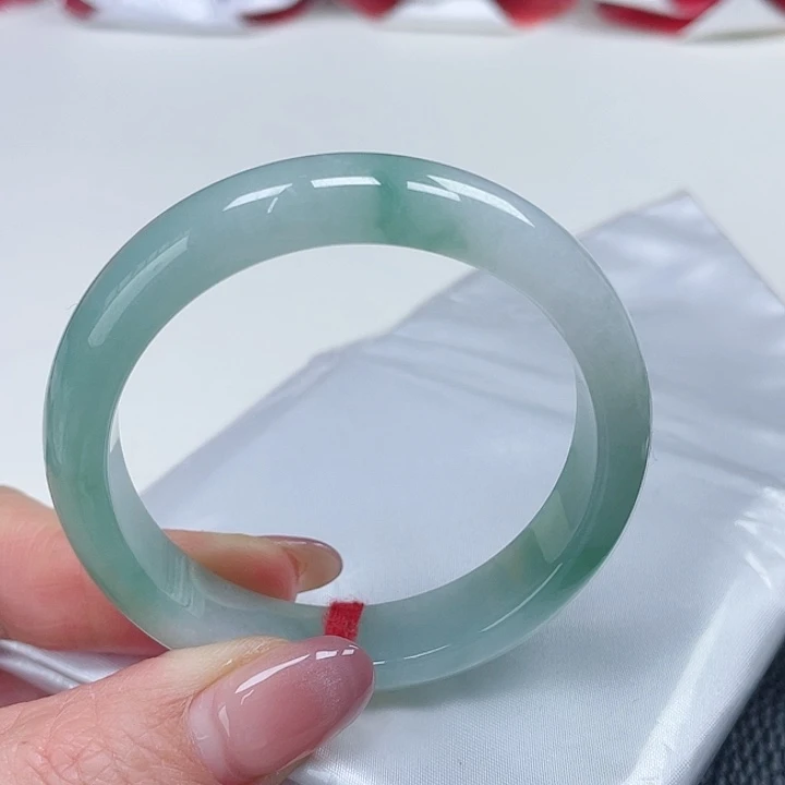 翡翠手镯未镶嵌缅甸翡翠