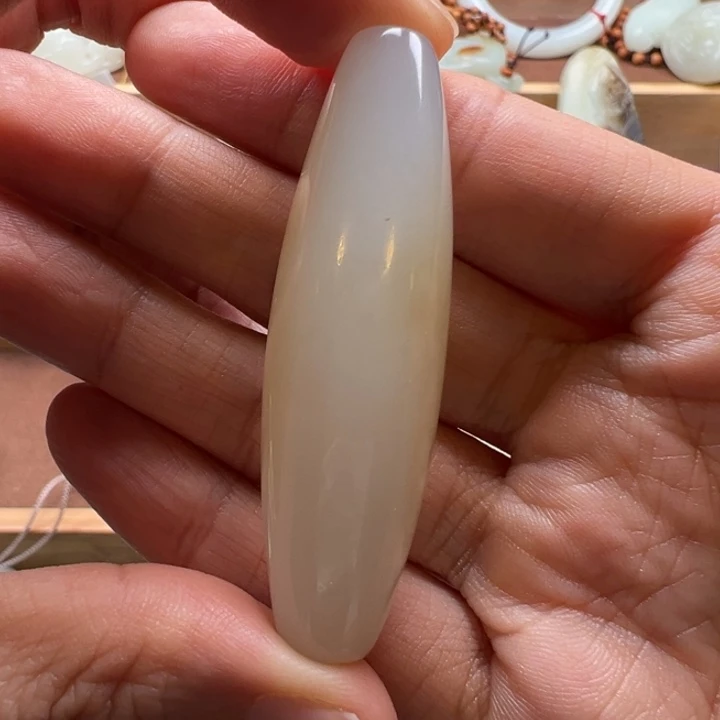 和田玉未镶嵌颈饰俄料勒子