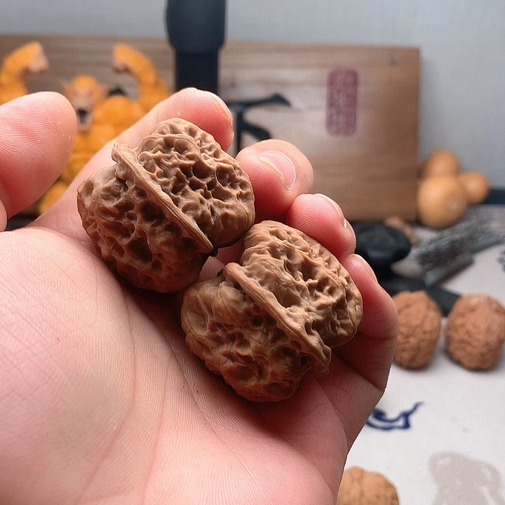 起***了吊坠桃核山地果金钟