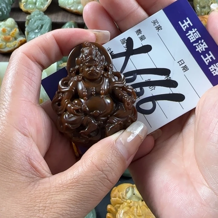 韩***华透闪石质玉未镶嵌挂件