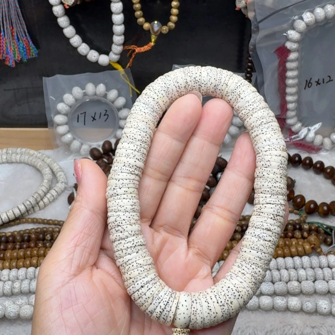 吊坠星月菩提dfgfghvhjnkk