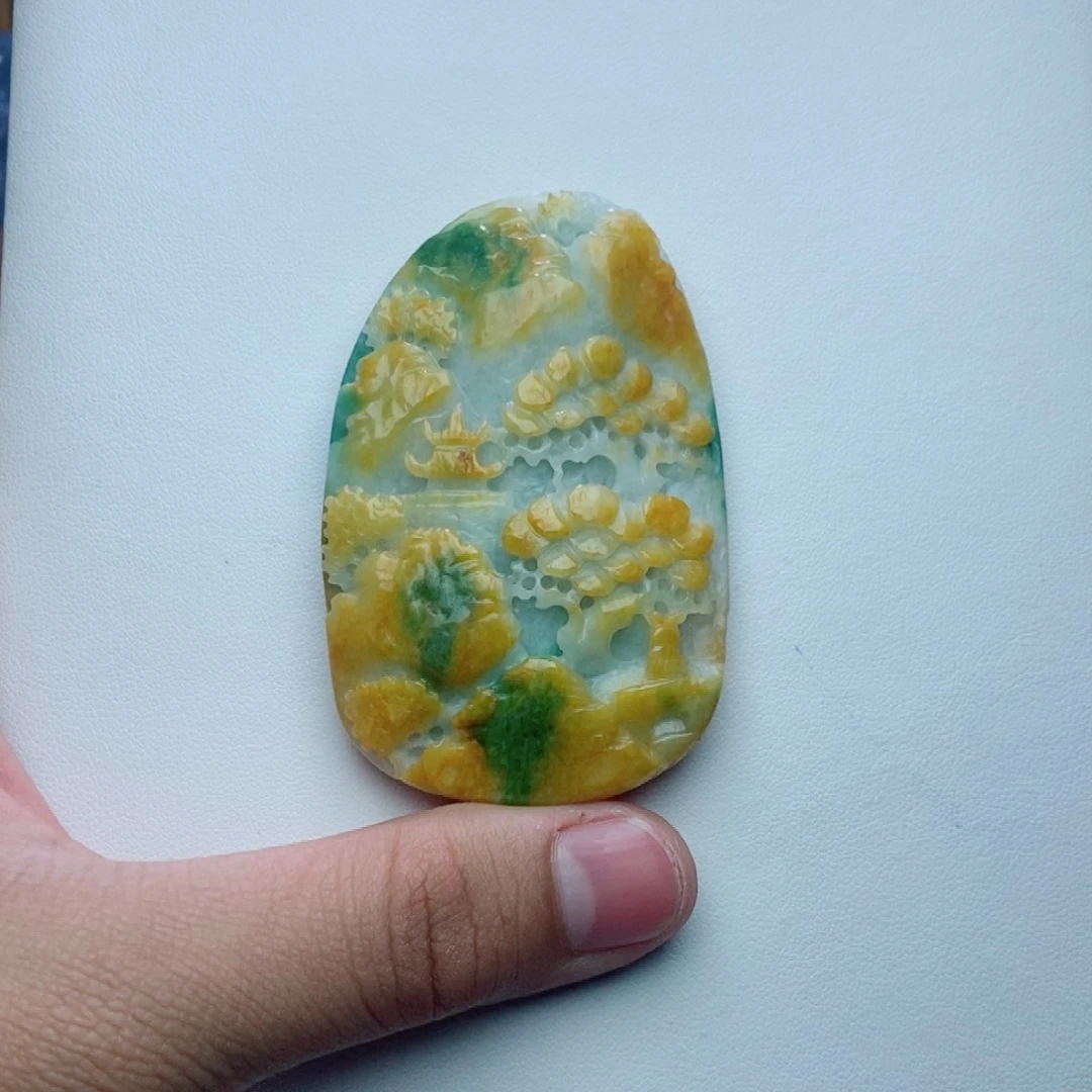 翡翠未镶嵌颈饰山水