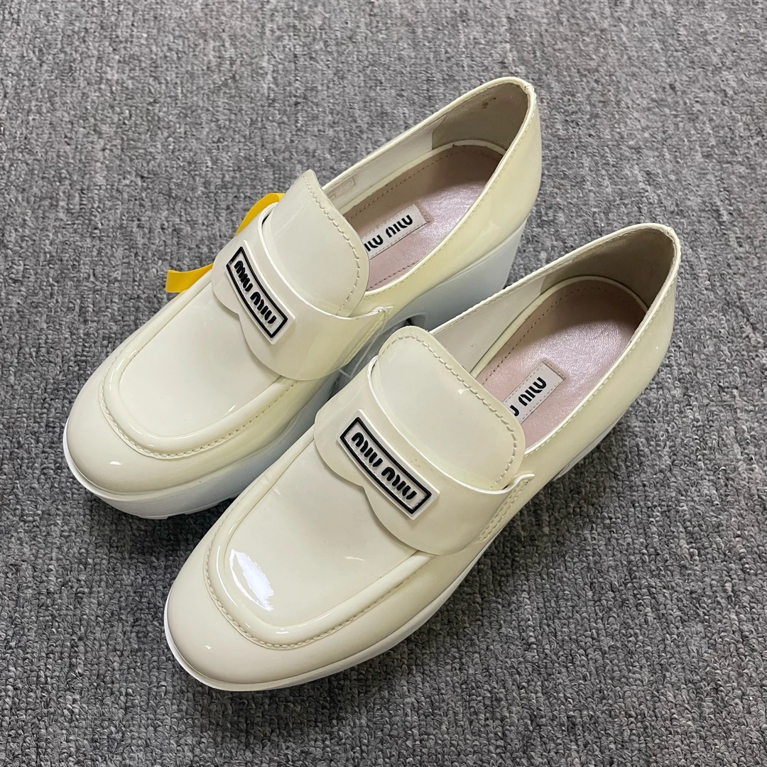 95新 MIU MIU/缪缪 粗跟套脚方跟高跟鞋 37码/11444