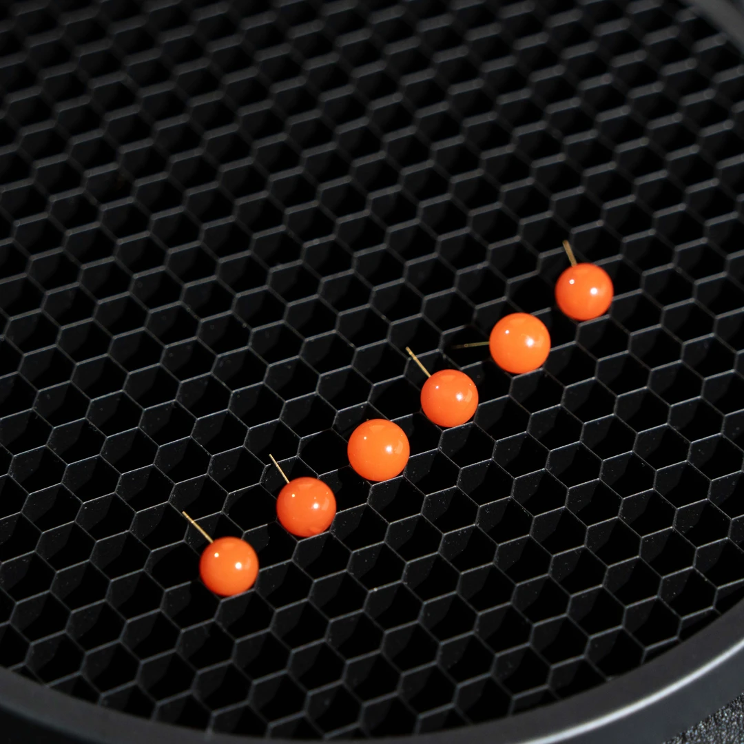 【央网专属】18K滴水洞圆珠南红耳钉HS9990671【一对/多样性发】