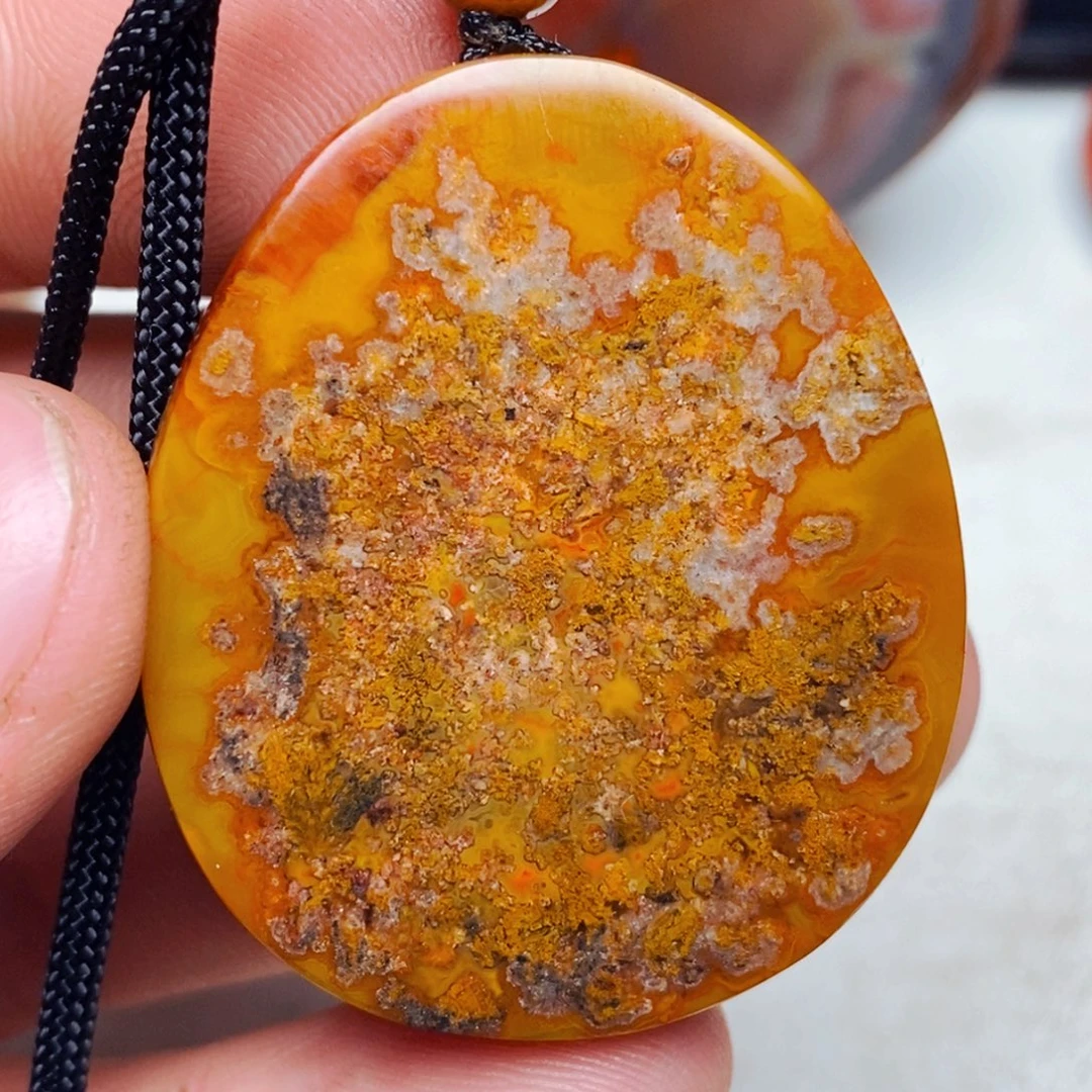 彼***发玛瑙/玉髓未镶嵌颈饰