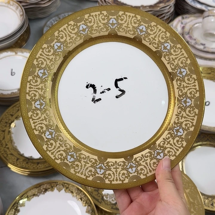 幽***兰瓷9英寸金边平盘1个微瑕